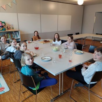 eat & play jan_1.jpg